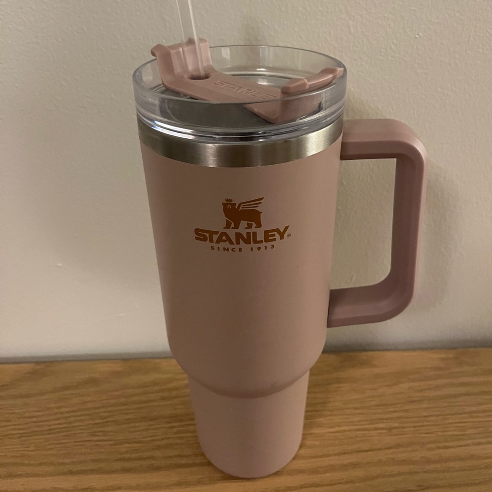 Pink 40 oz Stanley Quencher H2.0 Flowstate Tumbler
